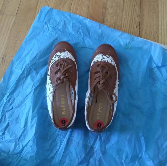 Skechers Waking Shoes & Report Shoes (size 6) - Picture 6 of 12